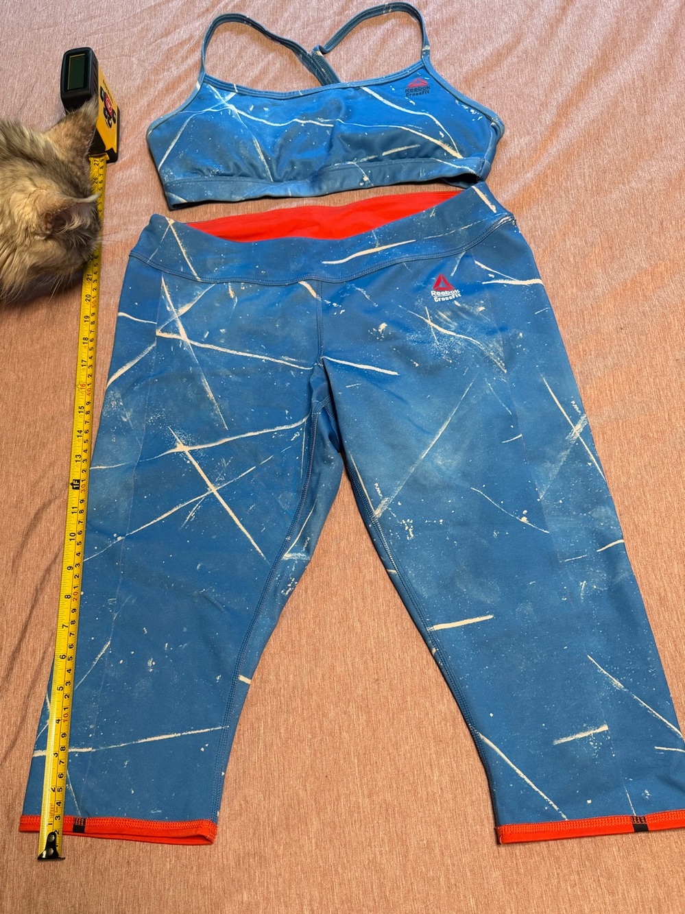 Reebok women’s Blue Printed capris leggings and sports bra Medium